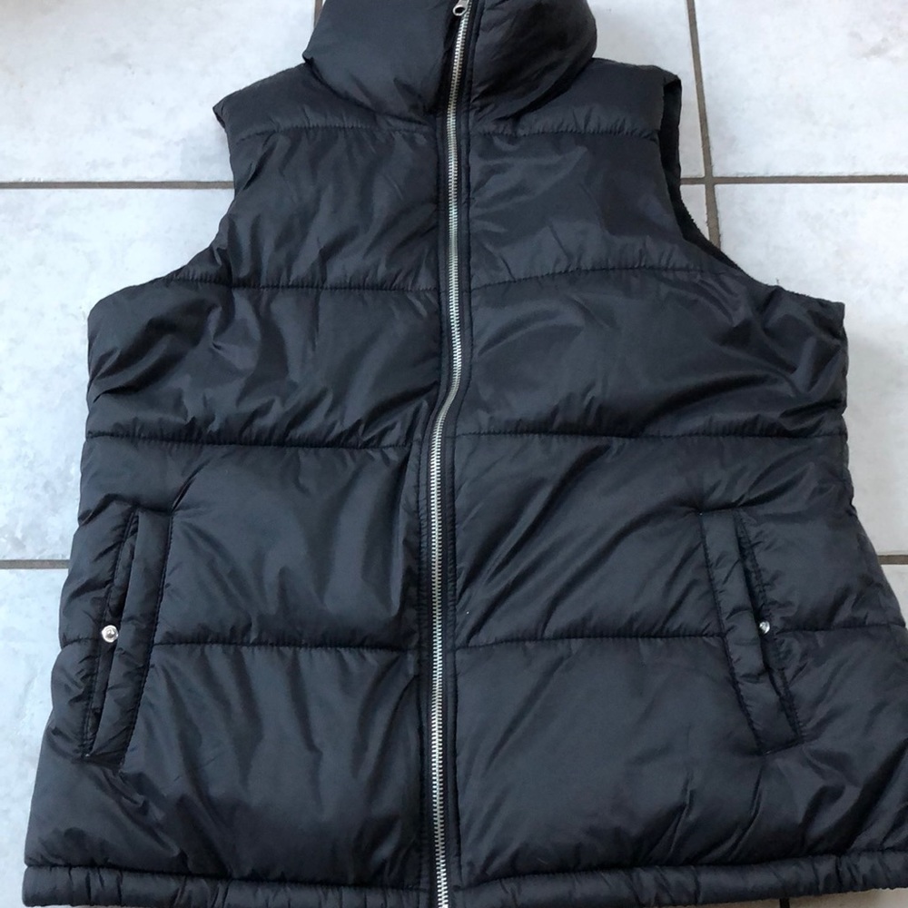 Old Navy Puffer vest
